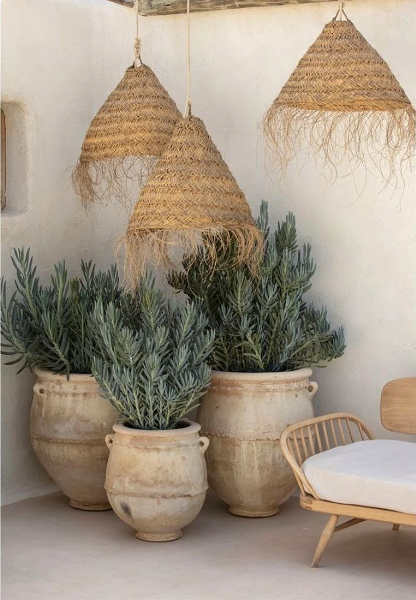 Relaxed entry console draws attention to ease while the view stays quietly finished.