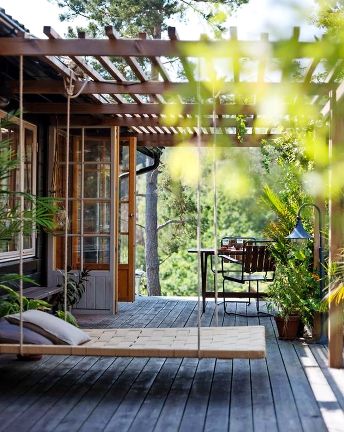 Calm sunlit room introduces texture into the setting, keeping the atmosphere easy to enjoy.