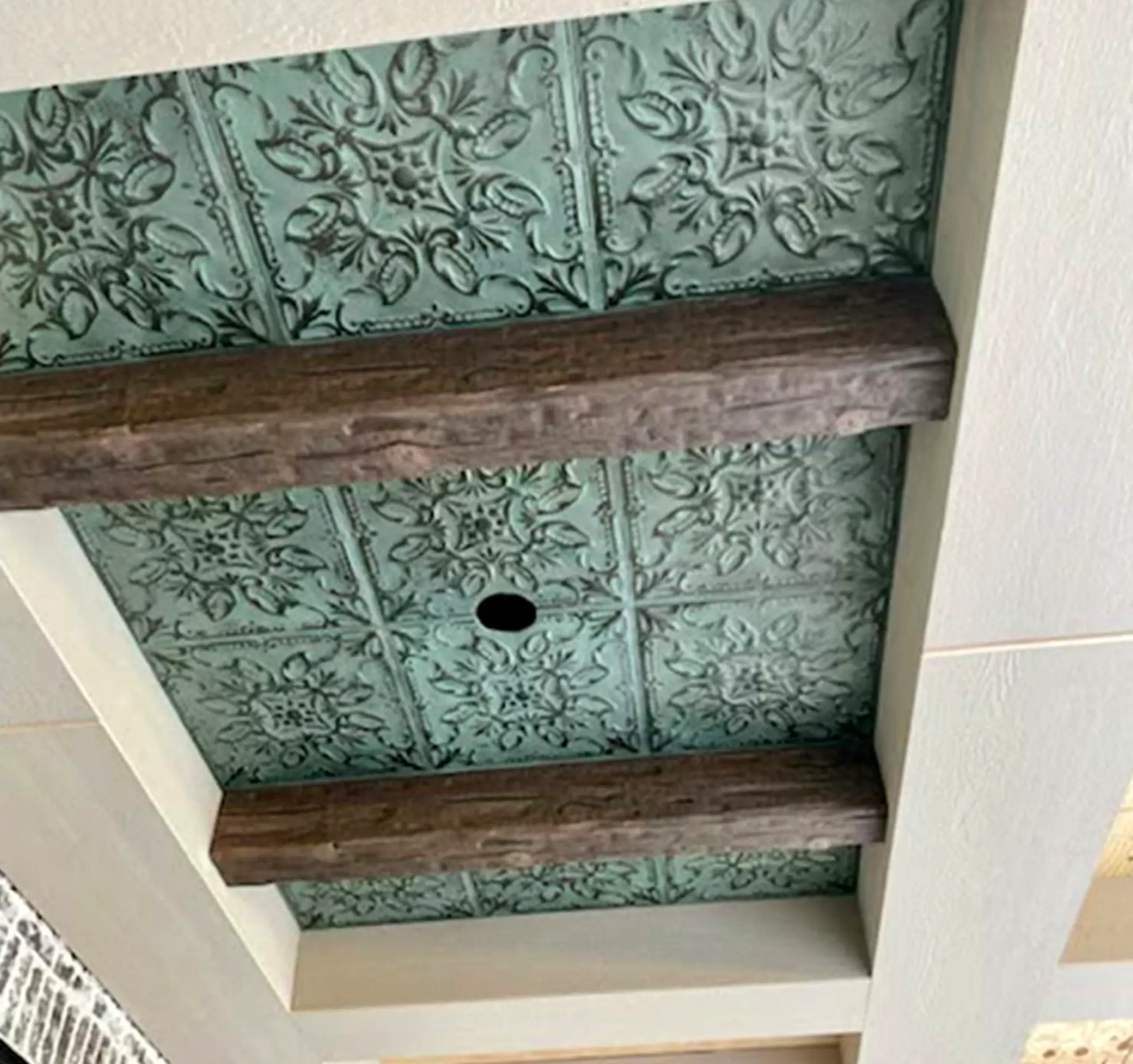 Tactile ceiling detail adds a clear layer of focus, helping the room feel easy to enjoy.
