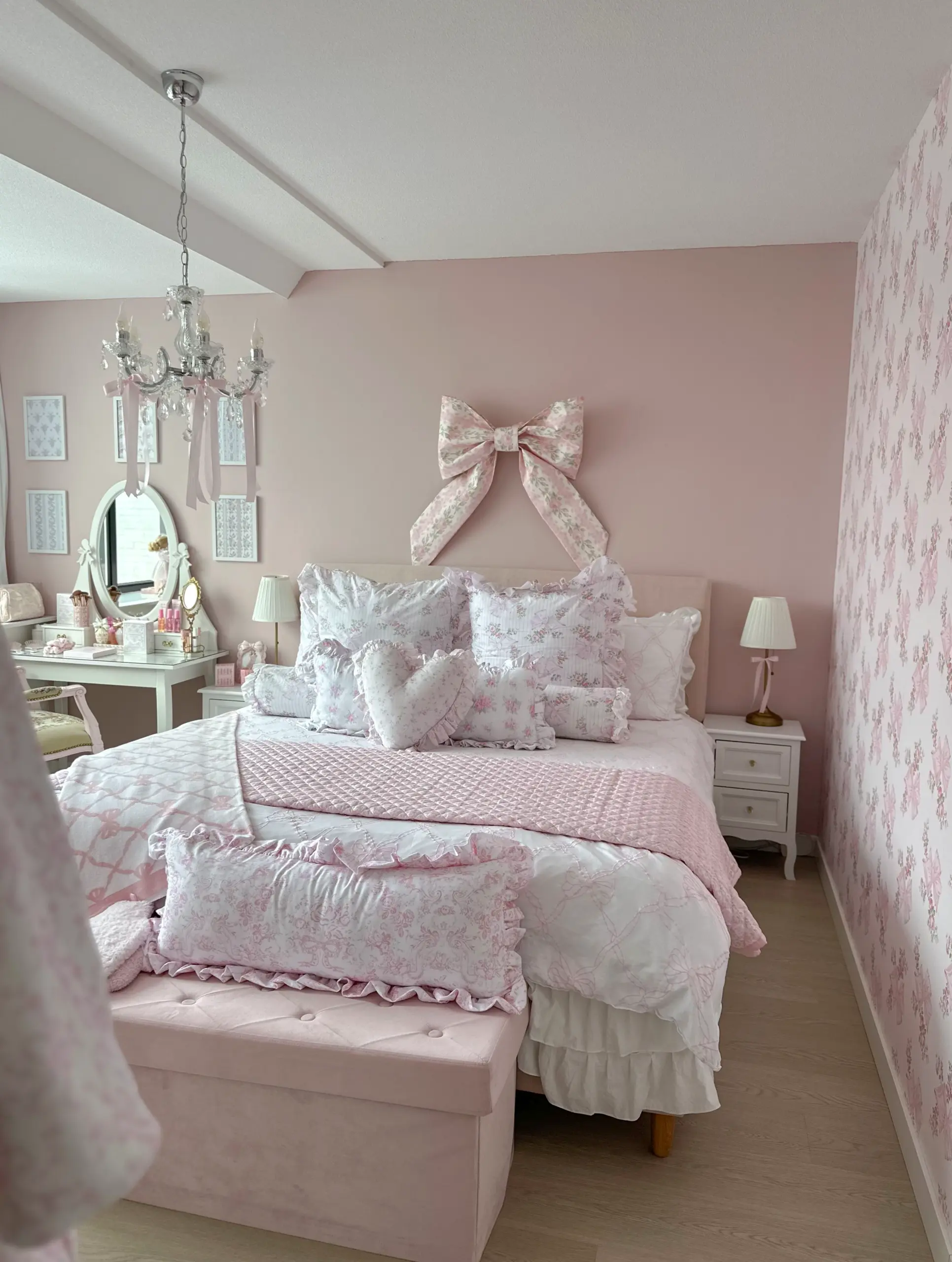 Relaxed wall niche introduces rhythm into the setting, keeping the atmosphere soft at the edges.