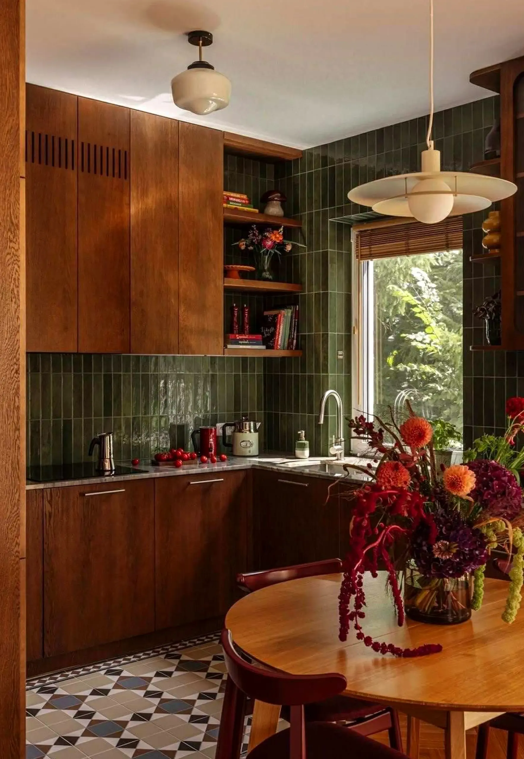 Crisp greenhouse corner frames the setting with comfort, making the scene feel settled and welcoming.