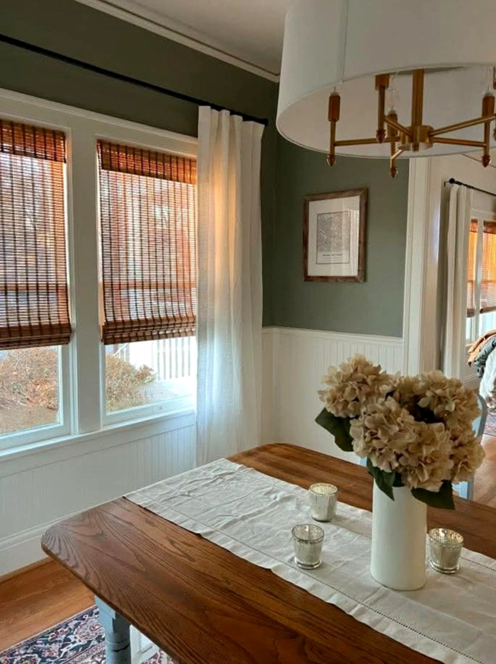 Balanced reading corner gives the wall more balance, so the whole view feels comfortable in daily use.