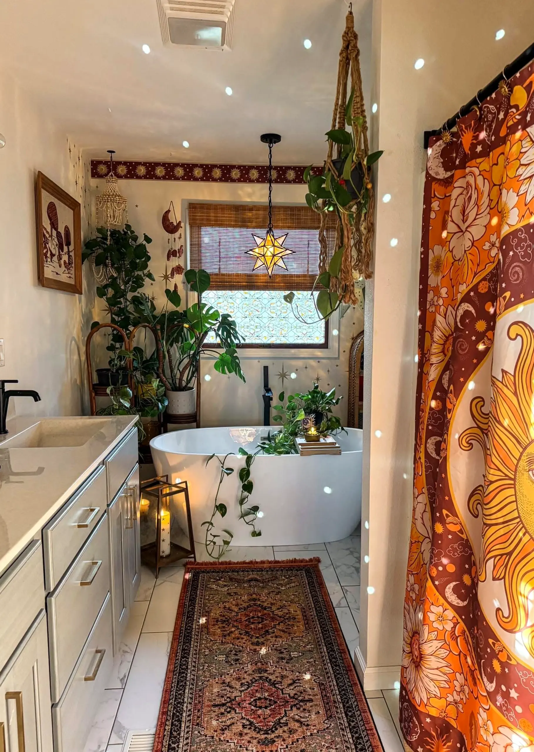 Textured courtyard view adds detail across the room, giving the decor a finish that feels clear and inviting.