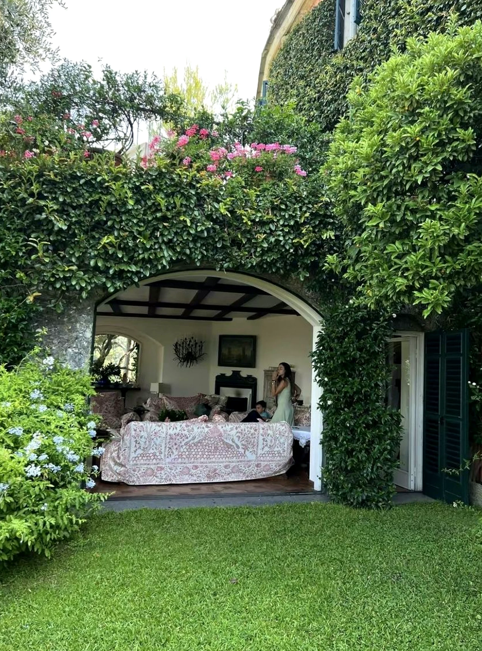Cozy terrace table draws attention to detail while the arrangement stays personal and relaxed.