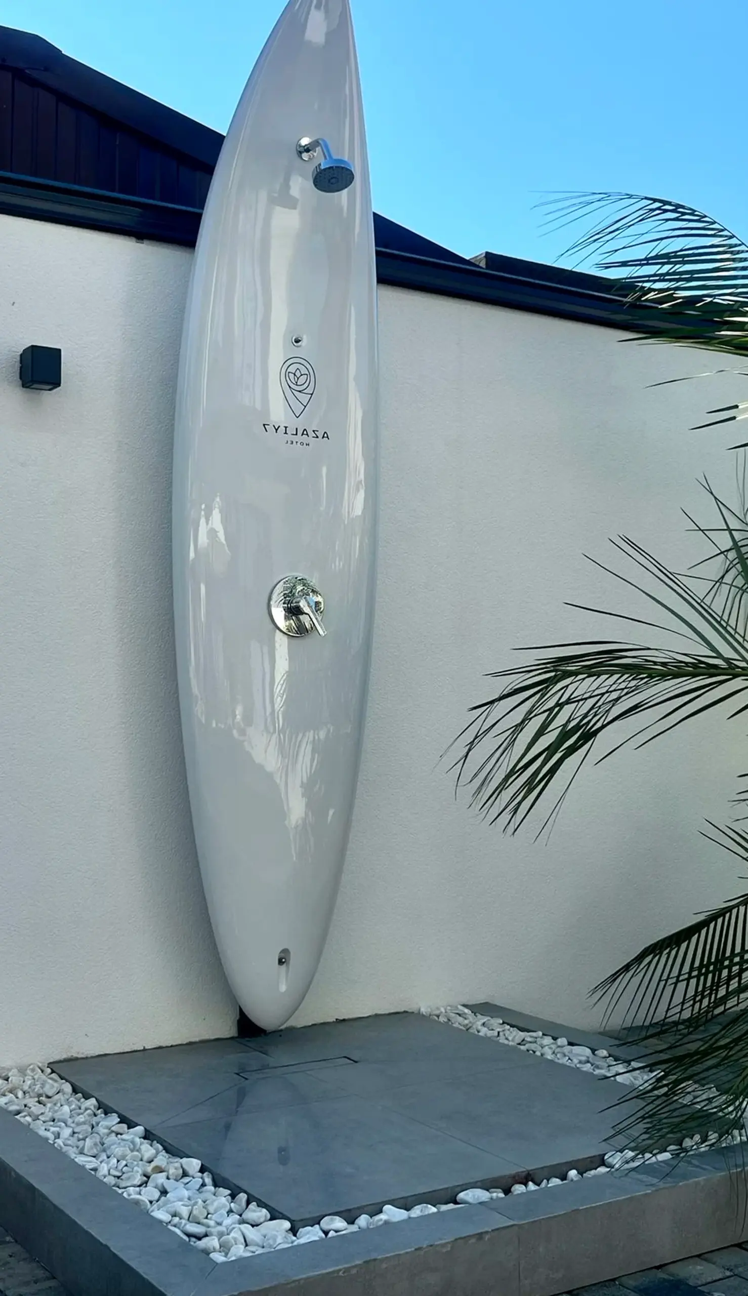 Fresh painted door adds a clear layer of detail, helping the design feel soft at the edges.