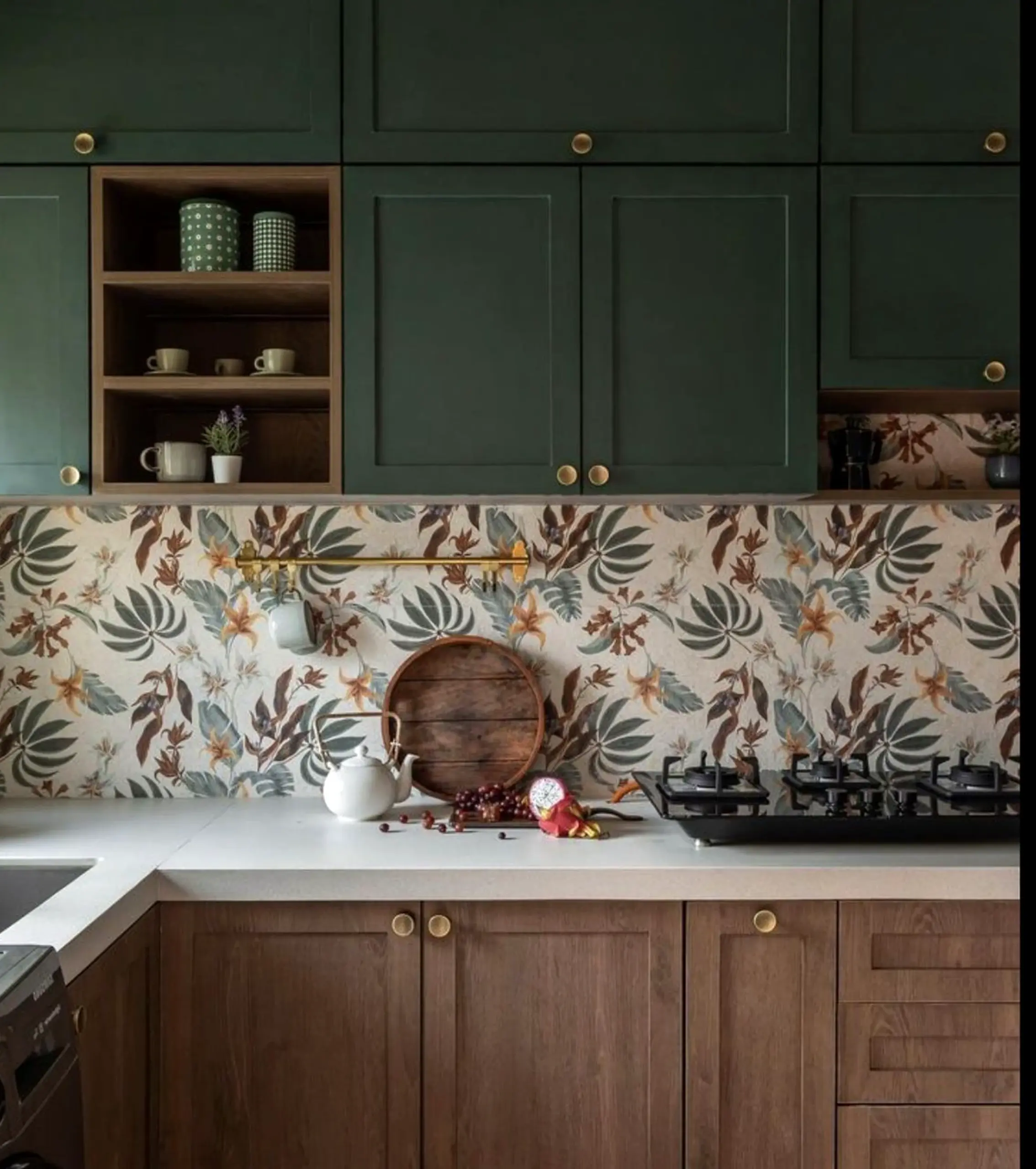 Polished garden border adds character across the room, giving the decor a finish that feels quietly finished.
