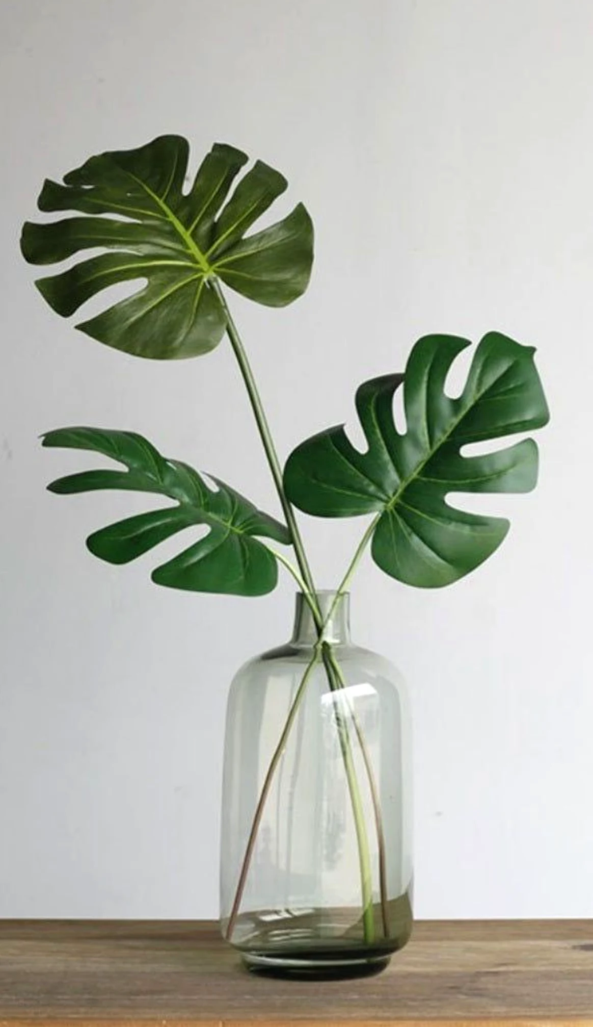Soft tile detail adds warmth across the arrangement, giving the decor a finish that feels clear and inviting.