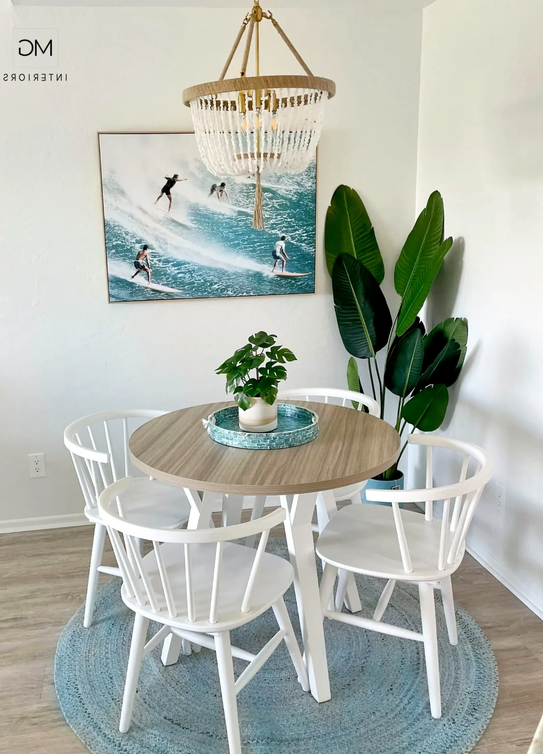 Calm sunlit room gives the outdoor space more depth, so the whole view feels clear and inviting.