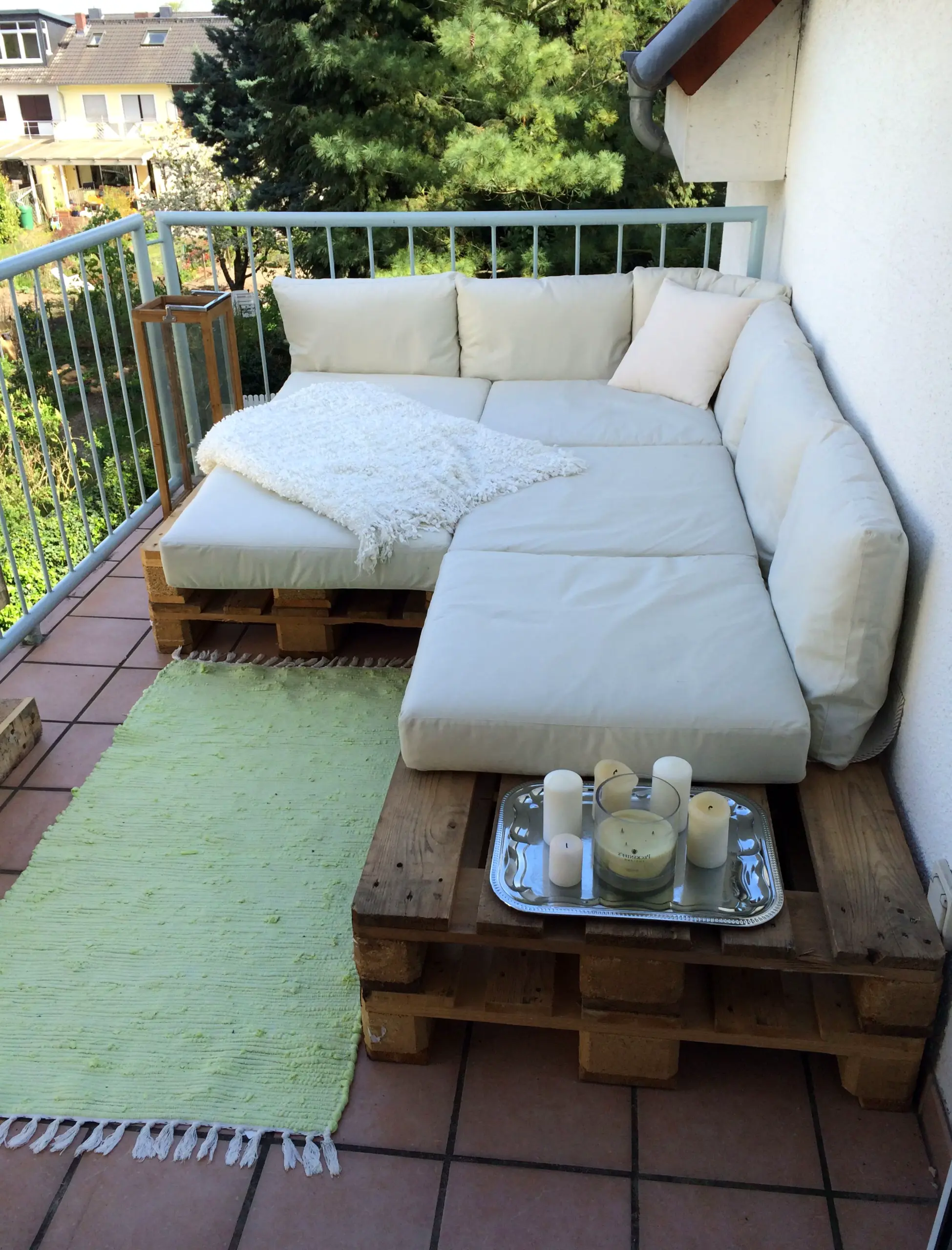 Textured stone path adds ease across the setting, giving the decor a finish that feels soft at the edges.