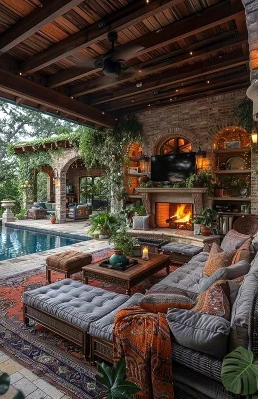 Bright outdoor lounge brings a useful note of movement, making the room feel comfortable in daily use.